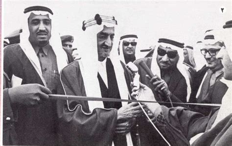 حَسْبِـيَ اللّهُ لا إلهَ إلاّ هُوَ عَلَـيهِ تَوَكَّـلتُ وَهُوَ رَبُّ العَرْشِ العَظـيم. صور تاريخية للملك سلمان بن عبد العزيز