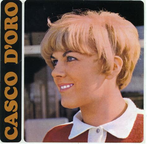 Dopo un piccolo periodo di gavetta trascorso suonando il basso nei primi complessi che si esibivano nelle balere emiliane, ad appena diciassette anni partecipa alla rassegna. Classify Caterina Caselli