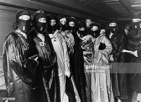 Most Beautiful Eyes Of France Photos Et Images De Collection Getty Images