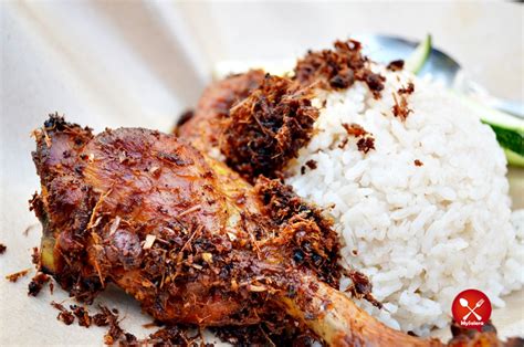 Many recipes of spicy chicken rice will be posted later. ayam: Resepi Nasi Kukus Ayam Berempah Terengganu