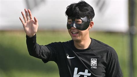 Son Heung Min Wears Face Mask During Training For World Cup 2022