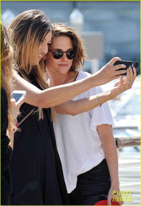 Kristen Stewart Snaps Selfies With Fans Upon Leaving Venice Photo Kristen Stewart