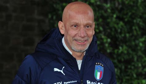 Родился 9 июля 1964 года. Gianluca Vialli, dopo la chemio e i controlli ha vinto ...