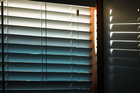 How To Block Light Gaps Around Blinds Bloomin Blinds