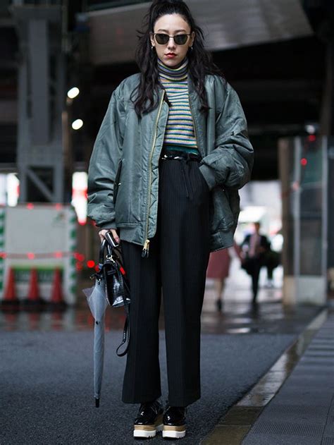 Japanese street fashion for women is probably even more forward thinking. Japanese Street Style: 25 Cool Fashion Girls From Tokyo ...