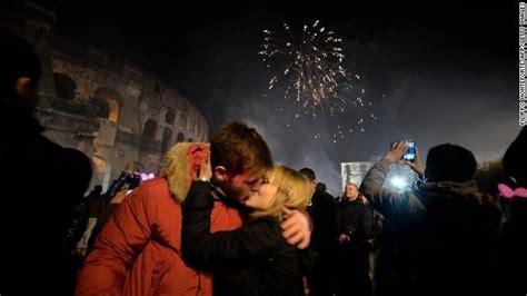 New Year Couple Kiss Yearni