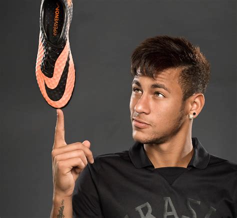 Neymar Presentó Los Botines Nike Hypervenom