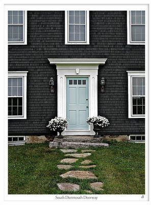 Having a bright colored door gives a fun and whimsical look to your home. O R A N G E + P E A C H: July 2010