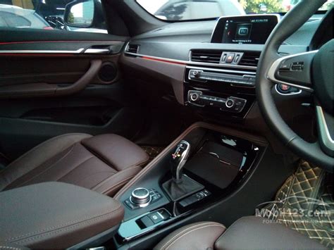 Bmw'nin giriş seviyesi suv modeli x1, ilk jenerasyonunda station wagon 3 serisi platformu üzerine geliştirilmişti. Jual Mobil BMW X1 2019 sDrive18i xLine 1.5 di DKI Jakarta Automatic SUV Coklat Rp 700.000.000 ...
