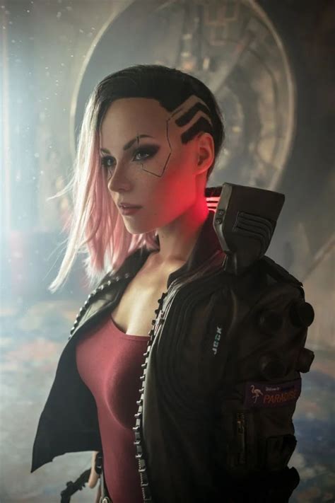 Еще один эффектный косплей по cyberpunk 2077 в 2020 г Косплей