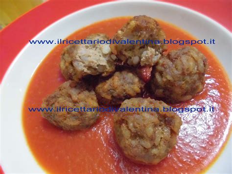 Una volta preparato l'impasto, se ne prendono via via piccole porzioni che, schiacciate e lavorate a mano. Il RICETTARIO di Valentina Caiolo: POLPETTE FRITTE DI ...