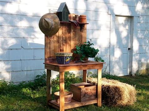 What can i make out of pallets for the garden. DIY Wood Pallet Potting Bench | 101 Pallets