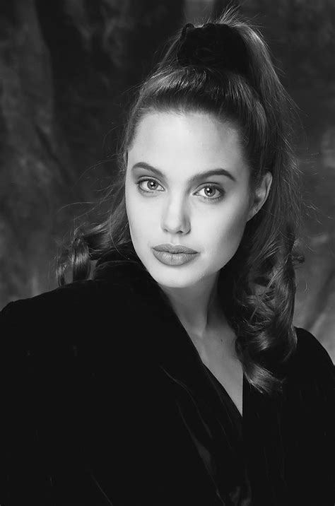Юная Анджелина Джоли в молодости 60 фото