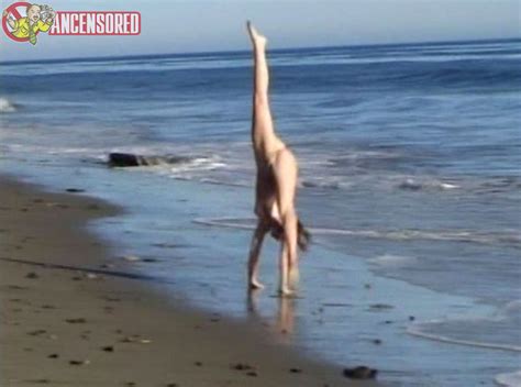 Aimee Sweet Desnuda En Bare Naked Survivor