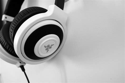 Headsets Vs Headphones For Gaming Which One Should You Choose