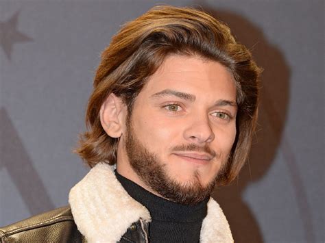 Rayane bensetti publie une photo trop mignonne de lui, portant un bébé dans ses bras, sur rayane bensetti on instagram: Rayane Bensetti : pourquoi il a raté le rôle de la version ...