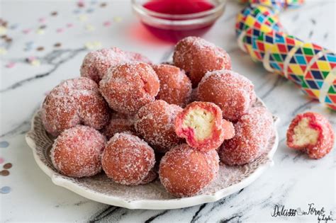 Scoprite nella ricetta seguente come preparare delle gustose castagnole di carnevale e. Ricetta CASTAGNOLE MORBIDE ALL'ALCHERMES | Ricetta di ...