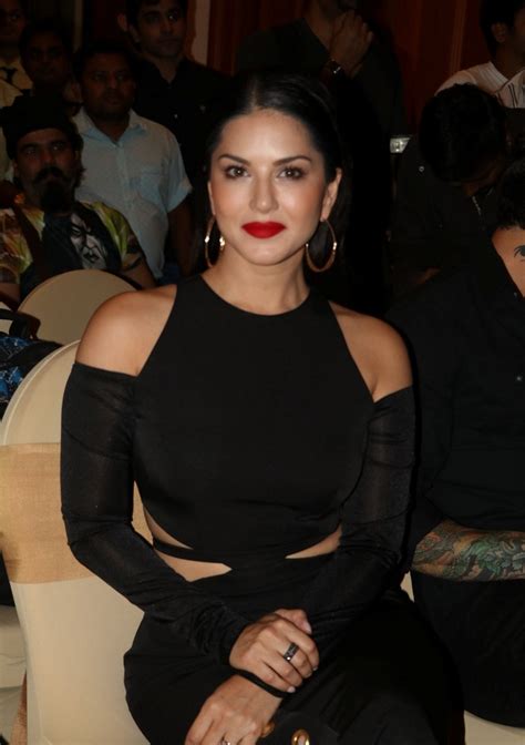 Bollywood Actress Sunny Leone Hot Legs Show In Black Dress Cinehub