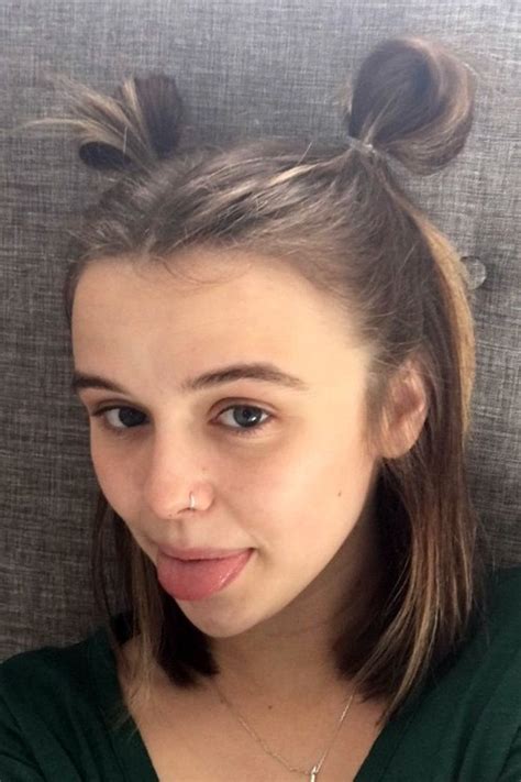 Acacia Brinley Clark S Hairstyles Hair Colors Steal Her Style