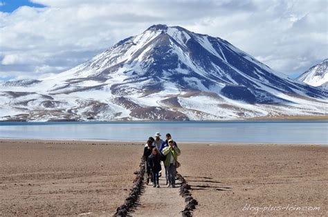 Be sure to read all the letters, don't swallow them as people do in english. las lagunas Miscanti y Miñiques. Chile.