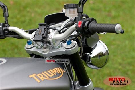Smoke, tire screeching and sirens. Triumph Street Triple R 2009 Specs and Photos
