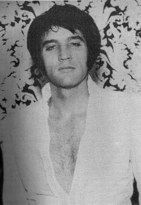 Elvis Backstage Las Vegas Hilton 1970 Elvis Elvis Presley Cant Help Falling In Love