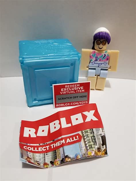 Roblox Series 3 Top Roblox Runway Model Action Figure Mystery Box