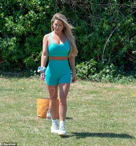 Bianca Gascoigne Shows Off Her Curves During An Al Fresco Workout