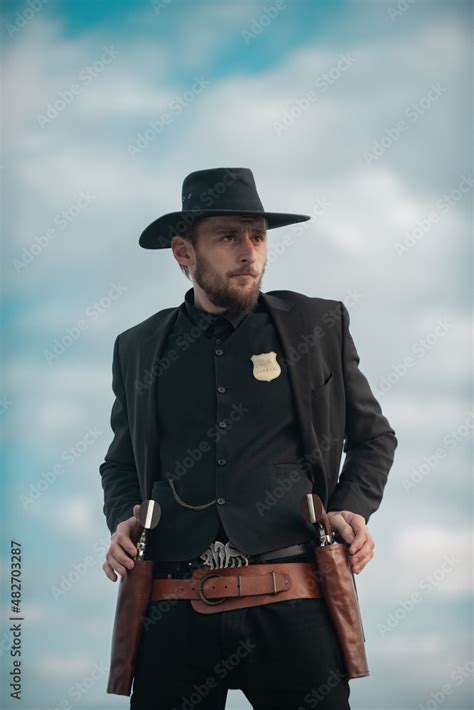 Foto Stock Sheriff Officer In Black Suit And Cowboy Hat Man With Wild