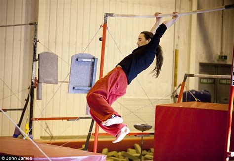 Newlyweds experiment in swinging 5 min. Parkour athletes pretend to be ORANGUTANS in University of ...
