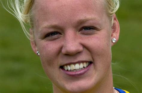 Detta skedde på grund av en lagsammanslagning mellan de båda damallsvenska lagen djurgårdens if och älvsjö aik hösten 2002.7 stattena spelade två säsonger i allsvenskan innan klubben åter föll ner i division 1. Kan AIK klara sig kvar i damallsvenskan? | Fria.Nu