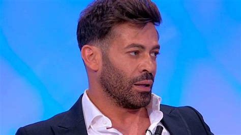 Ma si sceglie per proseguire, non per essere compresi. Gianni Sperti nudo su Instagram: il dettaglio che non ...