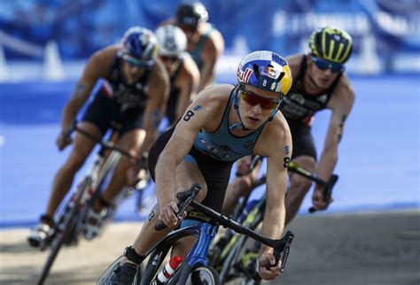 De plaats is in nederland bekend omdat zij voor de aanleg van de a16/e19 de plaats was waar je uit het westen van nederland belgië binnenkwam. Marten Van Riel voor het eerst op WTS-podium in Edmonton ...
