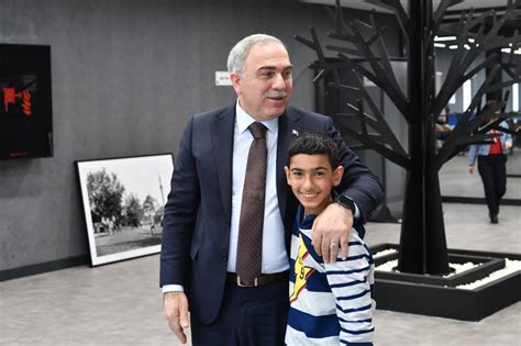 Fatih'in dokuzuncu kütüphanesi olan karagümrük kütüphanesi hizmete açıldı. T.C. Fatih Belediyesi, Başkan'la Fotoğrafım