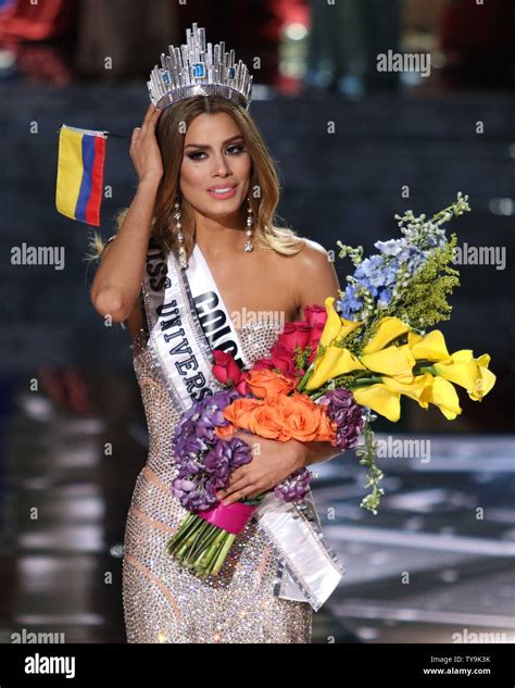 Miss Colombia Ariadna Gutierrez Arevalo Is Mistakely Crowned Miss Universe 2015 Onstage During