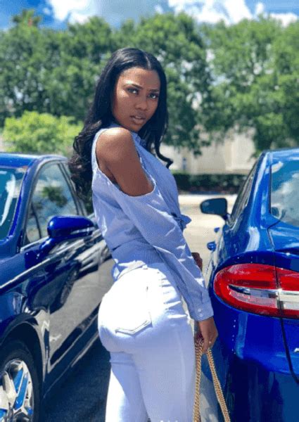 Slim santana has gone viral after she accepted the buss it challenge from tiktok. Who Is Slim Santana? Wikipedia, Bio, Age, Buss It ...