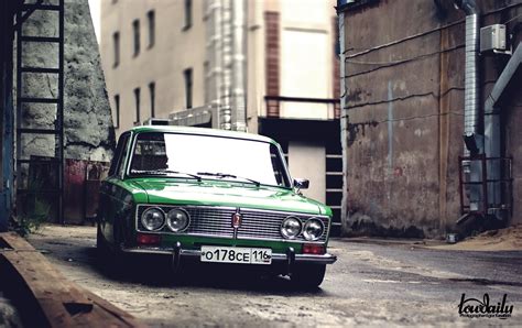 Free Download Hd Wallpaper Green Car Old Car Russian Cars Lada