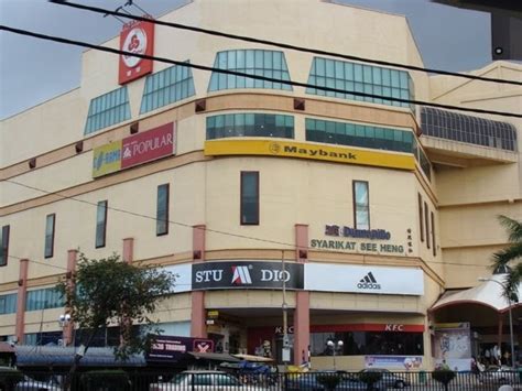 Mae salong thai restaurant the place set in a picturesque setting, surrounded by trees and plants with fancy decoration such as the hanging bridge, massive water wheel and fountain. PUTRI HOMESTAY, SUNGAI PETANI.: JOM, JALAN KE SUNGAI PETANI.