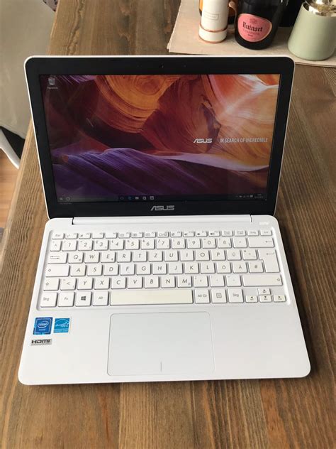 Asus R209H Notebook Laptop weiß in 22307 Barmbek Nord für 100 00
