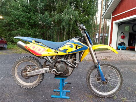 If you are on the market for a gritty motocross machine, yet want the feel and sound that come with a single cylinder engine, than the husqvarna tc 450 might be a suitable choice for you. Husqvarna TC 450 450 cm³ 2004 - Kempele - Motorcycle ...
