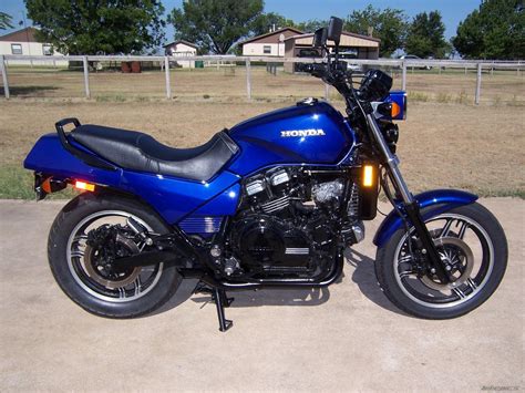 It is a great motorcycle for someone looking for inexpensive transportation or a project bike. 1985 Honda V65 VF1100S Sabre - Moto.ZombDrive.COM