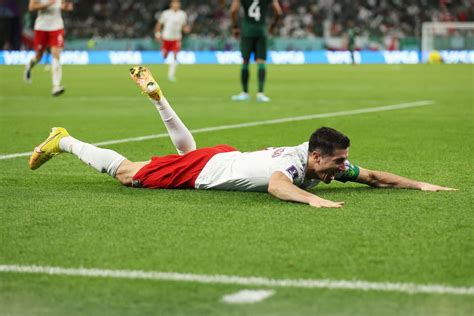 World Cup Result How Poland Beat Saudi Arabia 2 0 To Move To The Top Of Group C The Athletic