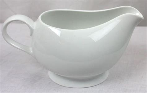 Crate And Barrel White Porcelain Large Gravy Boat Crate And Barrel