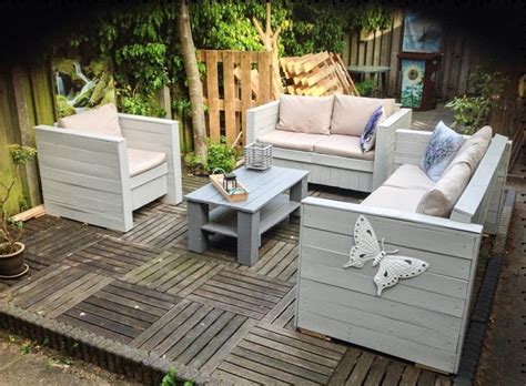 Cuscini per divani esterni amazon. patio-divani-in-pallet-per-esterno-verniciati-bianco ...