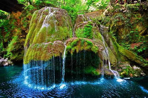 Primul teatru, prima gara, prima cale ferata, prima farmacie montana bigăr is one of the most unusual waterfalls in the world and one of the most beautiful in romania. Cascada Bigar | Izvorul Bigăr - Guía de Rumania | Turismo