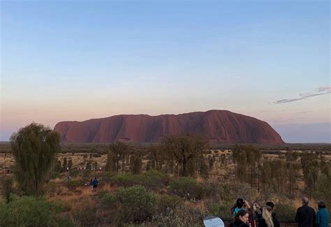 Tourists Line Up To Scale Australias Uluru Hours Ahead Of Climb Ban Tvts