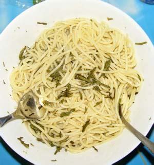 La presenza di queste spine rappresenta il loro tratto. spaghetti agli asparagi selvatici | primi della regione ...