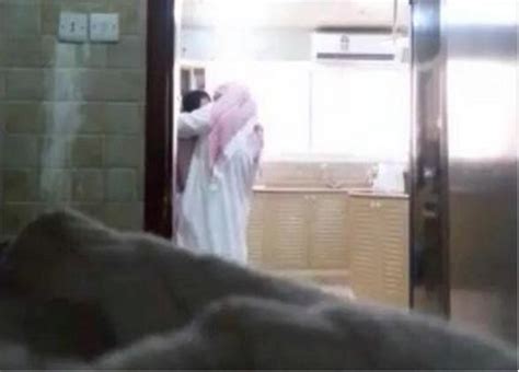Video Saudi Man Caught In The Act By Wifes Secret Camera Middle