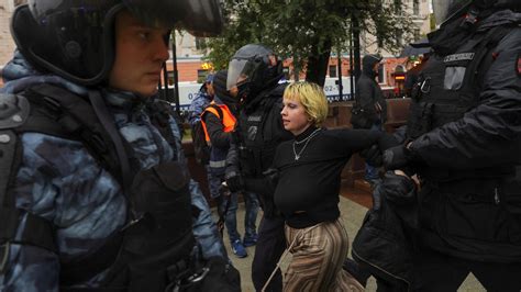 Hundreds Arrested In A Dozen Cities Across Russia As Protests Over
