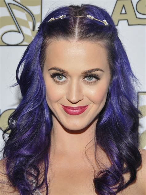 Katy perry's blue hair is a wig. Katy Perry Dyed Her Hair Purple and Anne Hathaway Got a ...